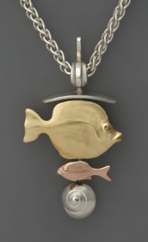 Red Sea, tiny fish pendant in silver and gold 1